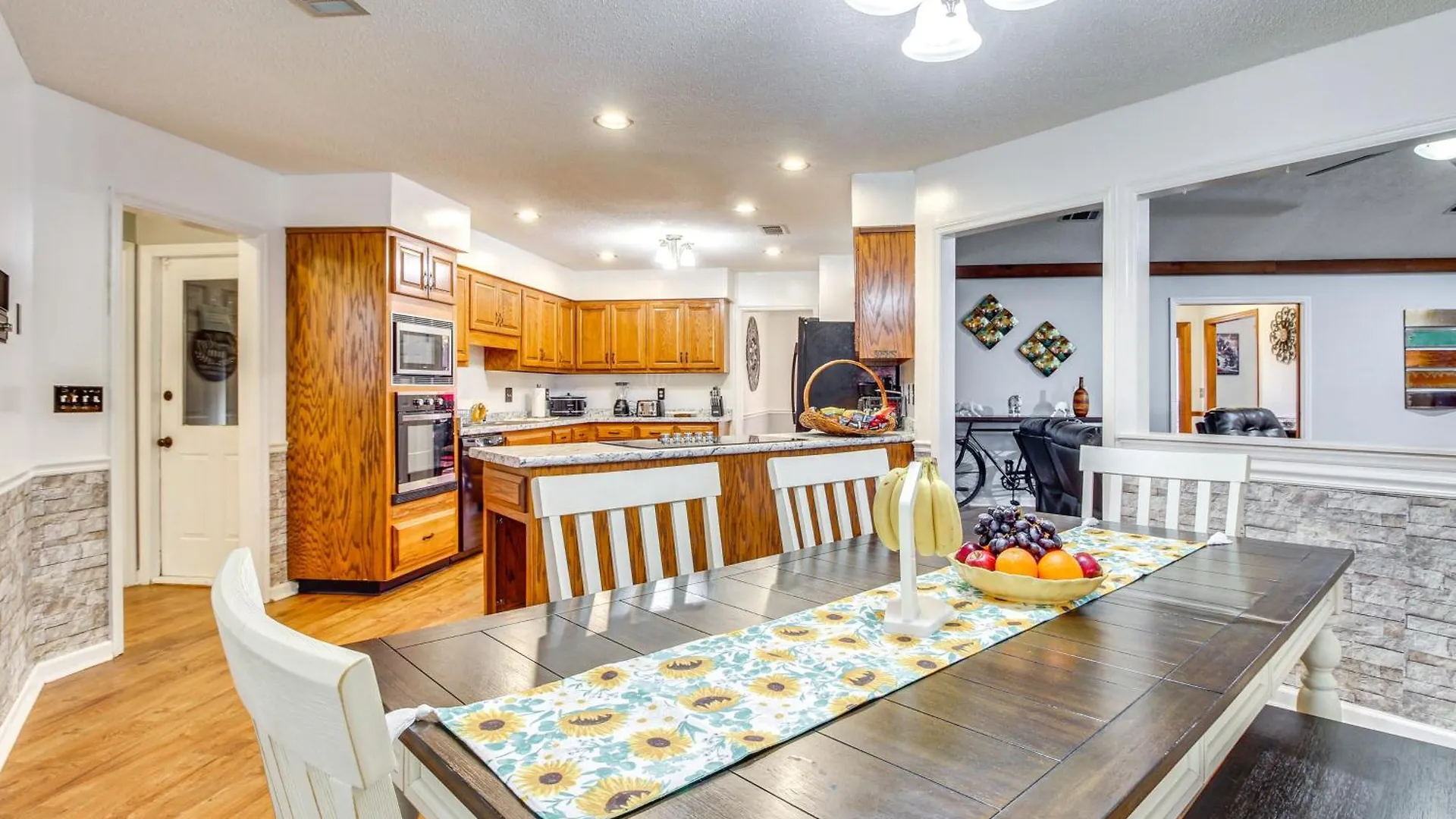 Holiday home Beautiful Hinesville Retreat With Lanai And Pool!