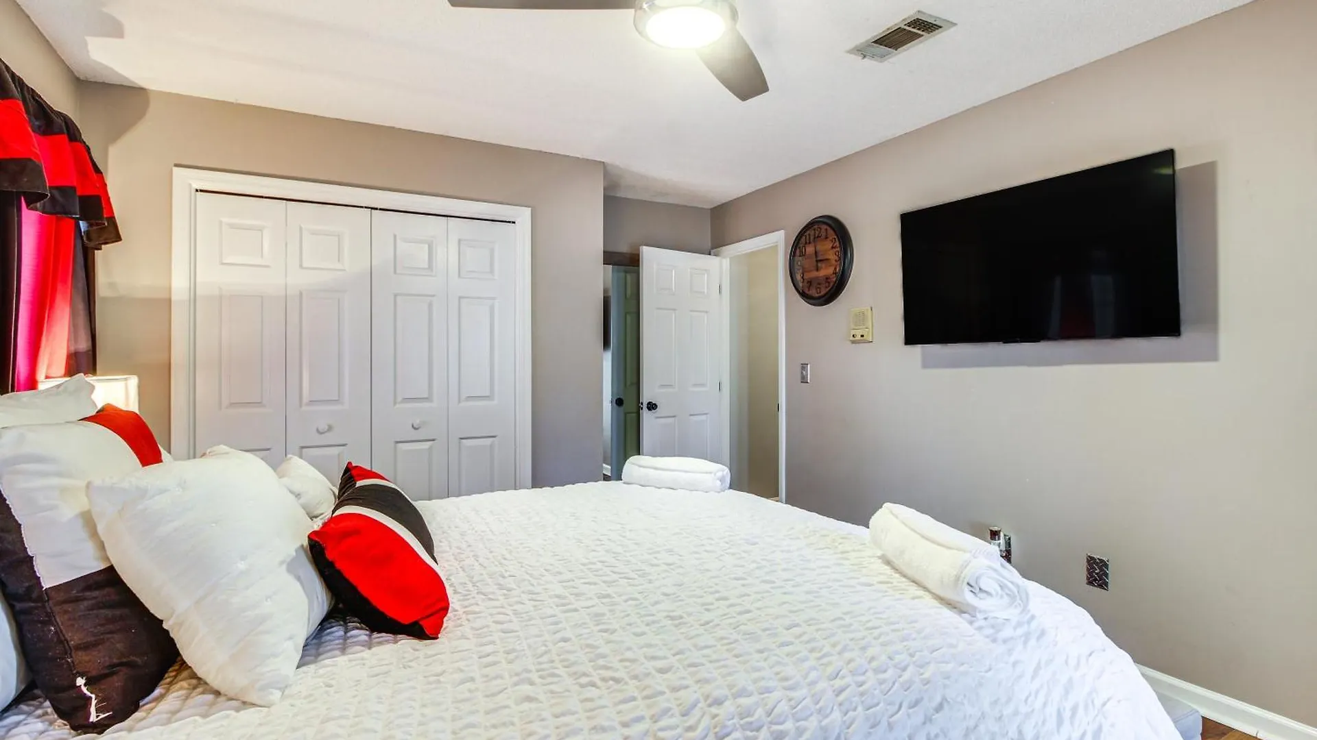 Holiday home Beautiful Hinesville Retreat With Lanai And Pool!