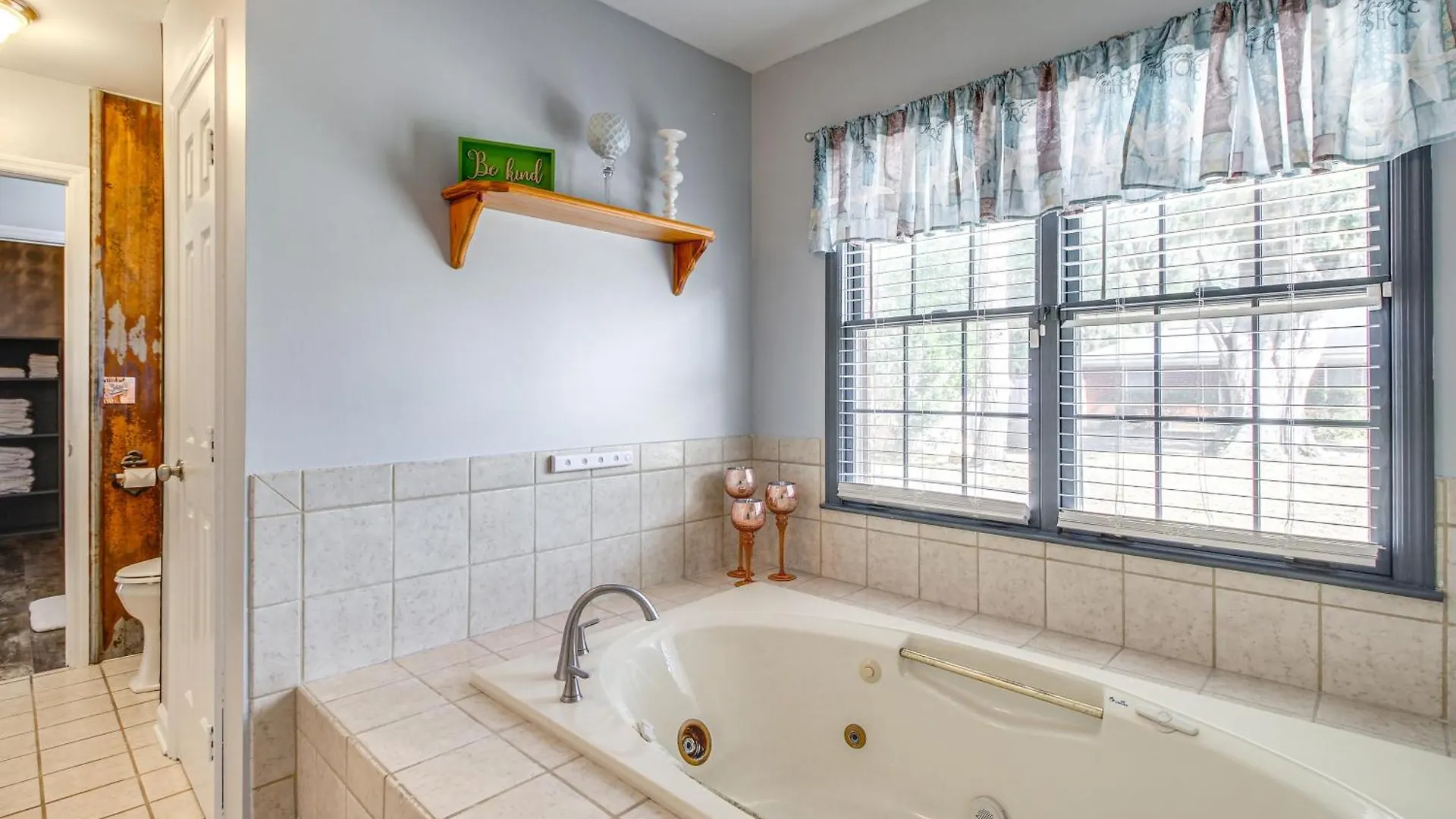 Beautiful Hinesville Retreat With Lanai And Pool!